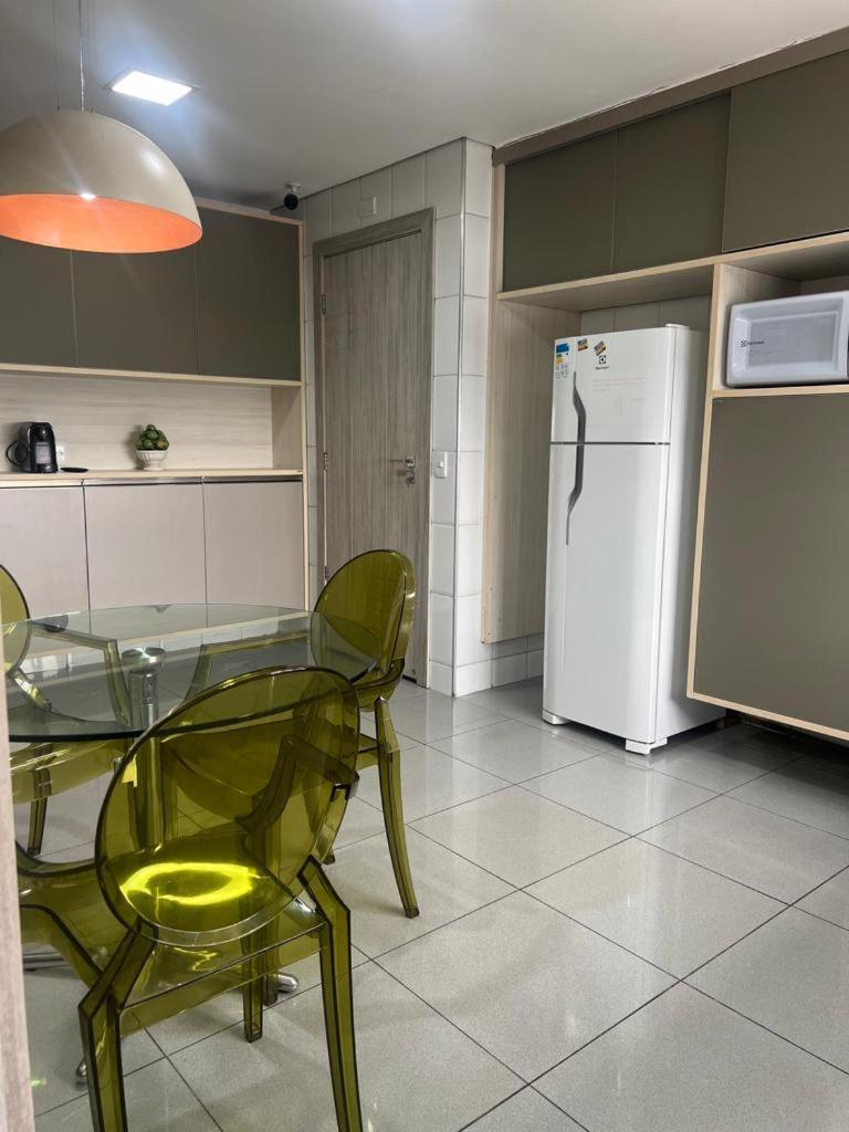 Em Edificio 100% Mobiliado Temporada Apartamento *
